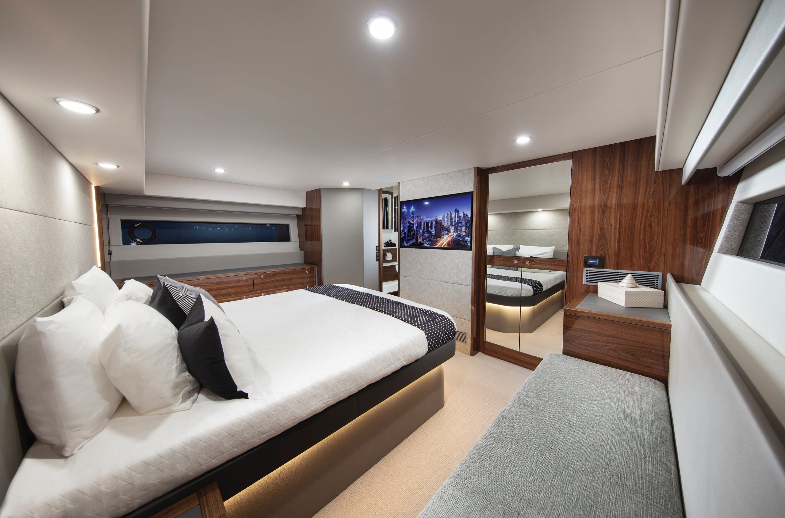M55 Master Cabin slider