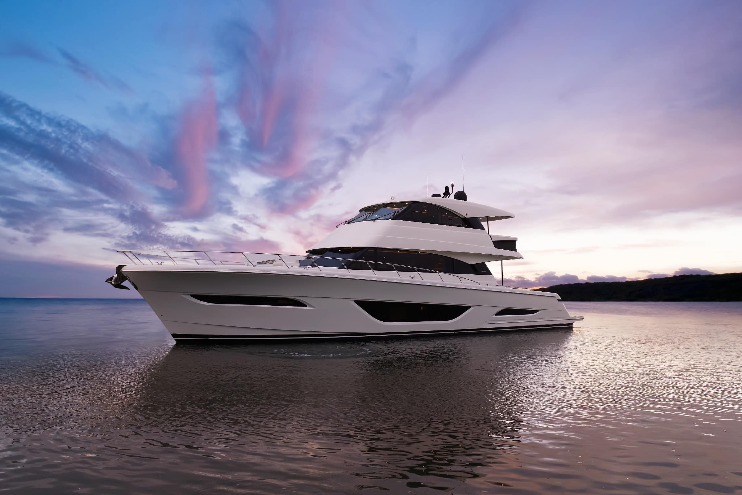 Maritimo M75 anchored