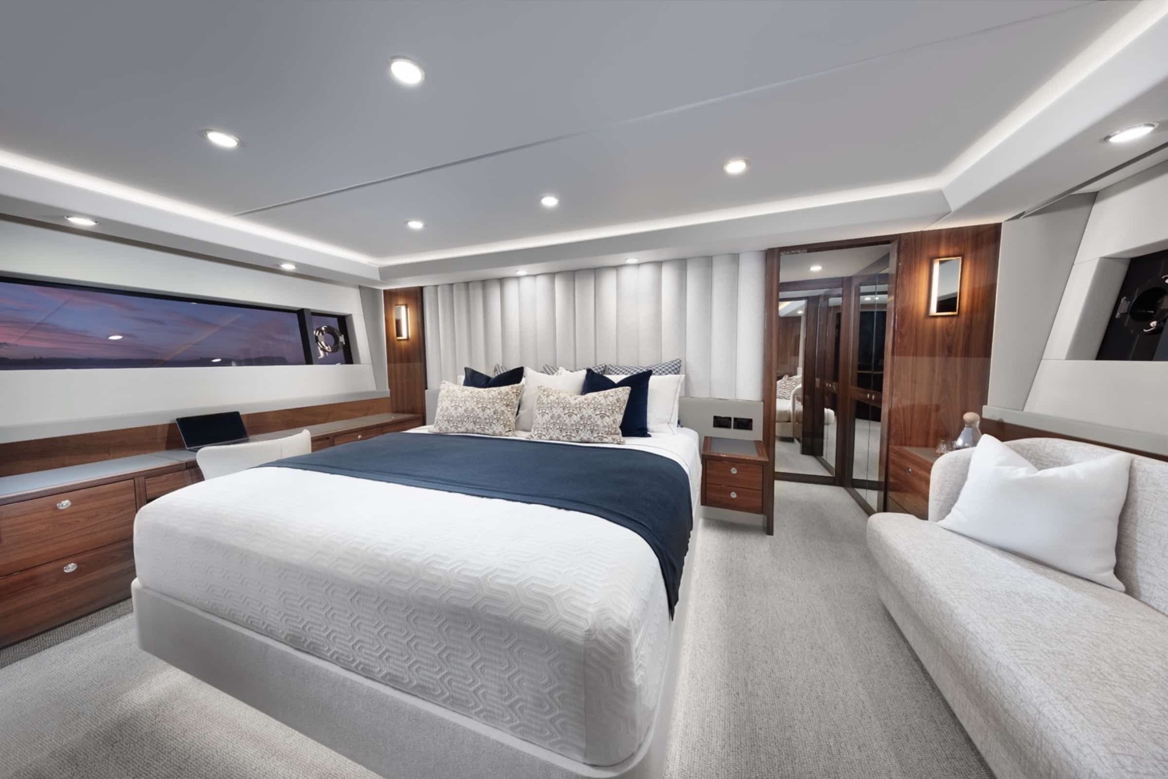 Maritimo S75 - SPACIOUS ACCOMMODATION
