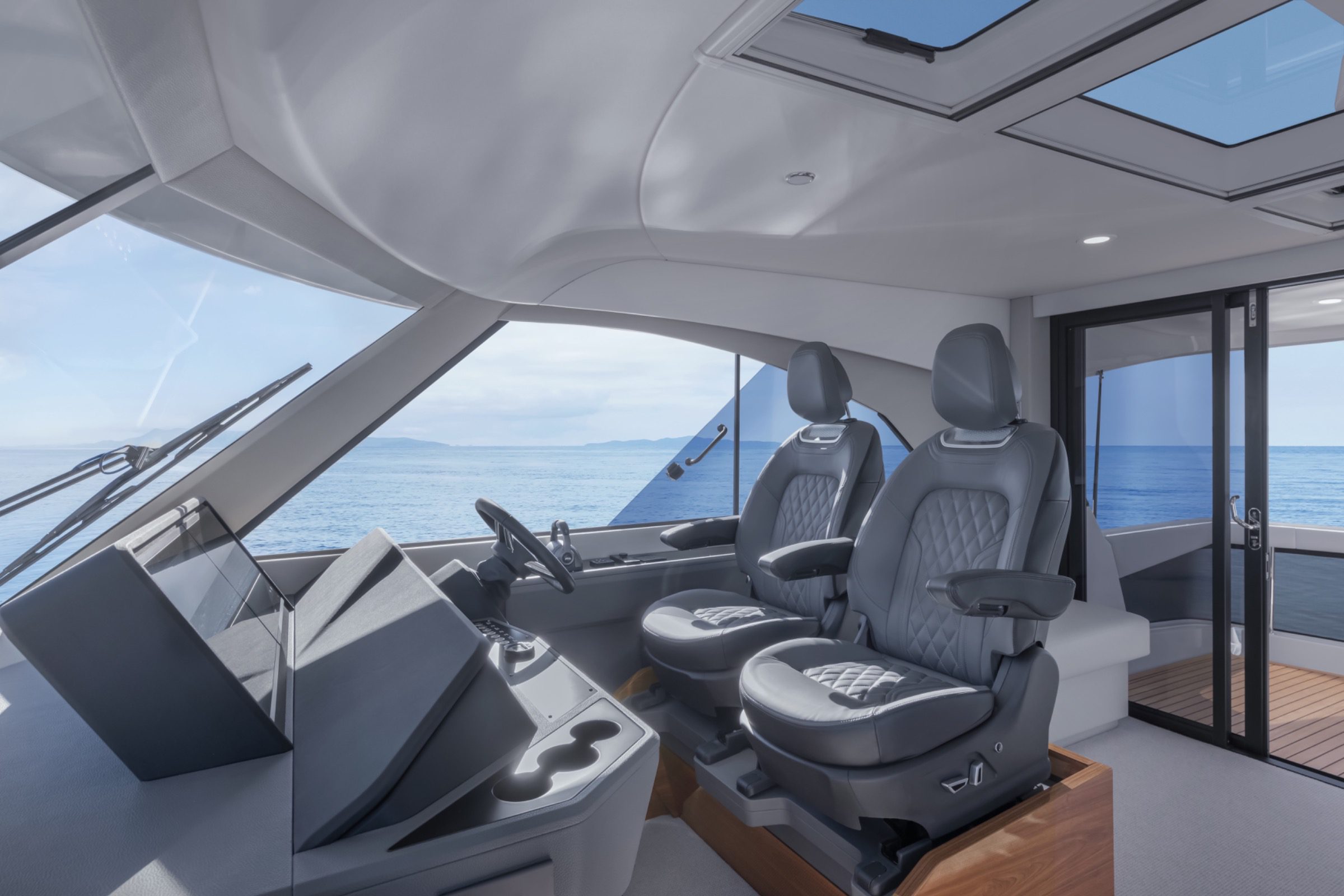 FULLY ENCLOSED FLYBRIDGE